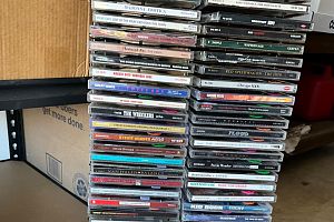 SALE : OVER 2000 CDS AND VINYL ALBUMS FOR SALE