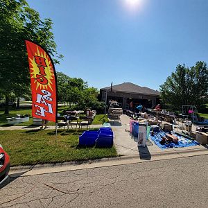 Yard sale photo in Frankfort, IL