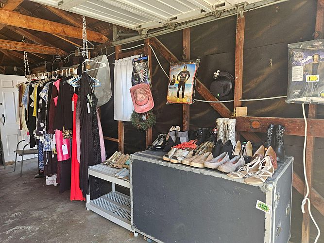 Garage/Yard sale photo