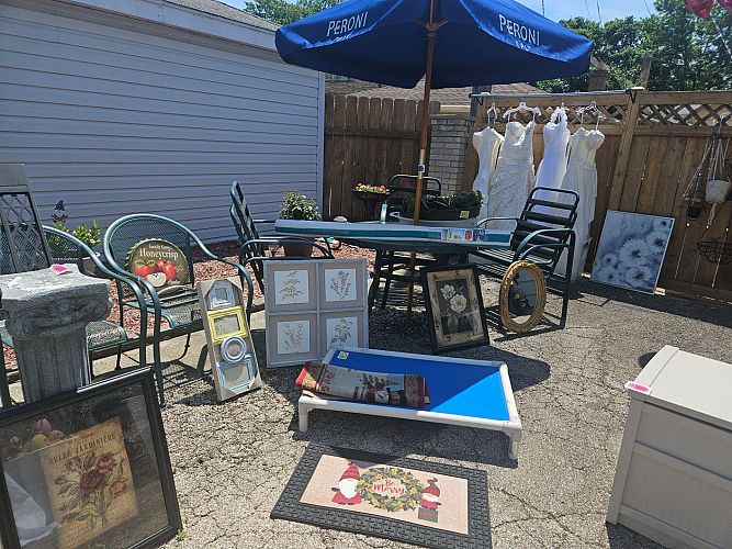 Garage/Yard sale photo