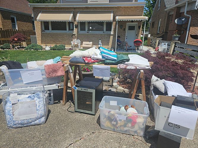 Garage/Yard sale photo