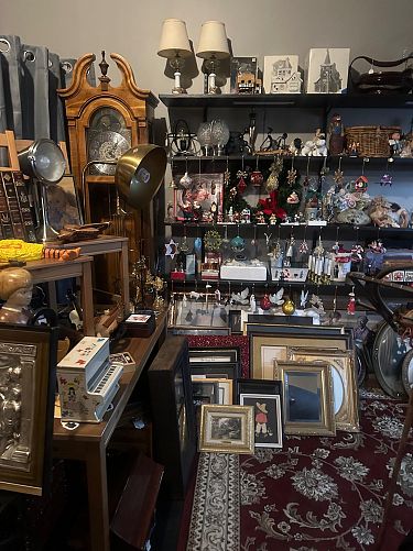Antique & Collectibles Sale photo