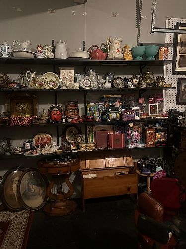 Antique & Collectibles Sale photo