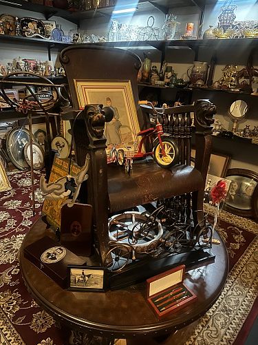 Antique & Collectibles Sale photo