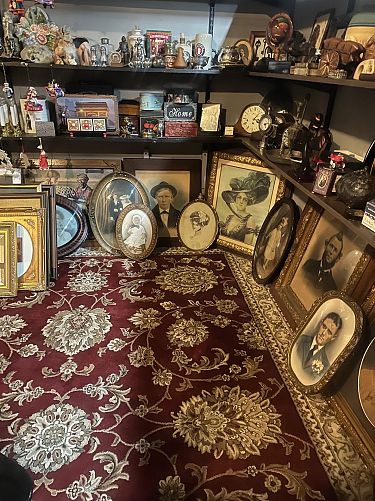 Antique & Collectibles Sale photo
