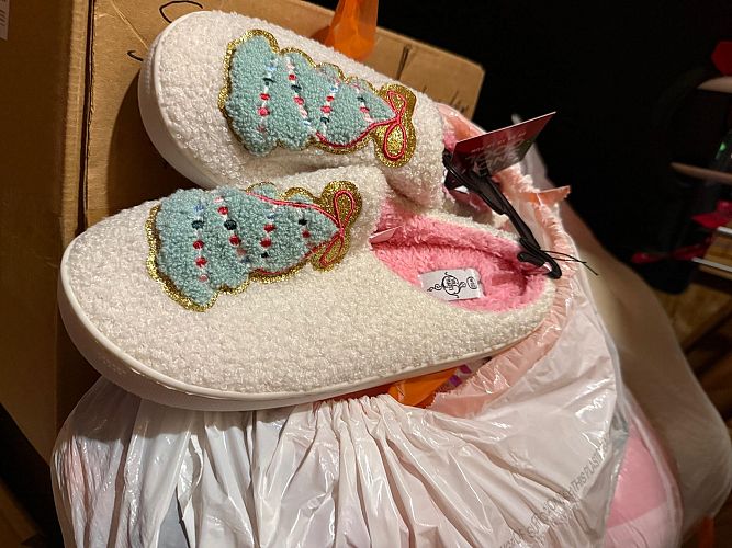YARD SALE $1.00 New Items Friday, Saturday, Sunday July 24, 25, 26 photo
